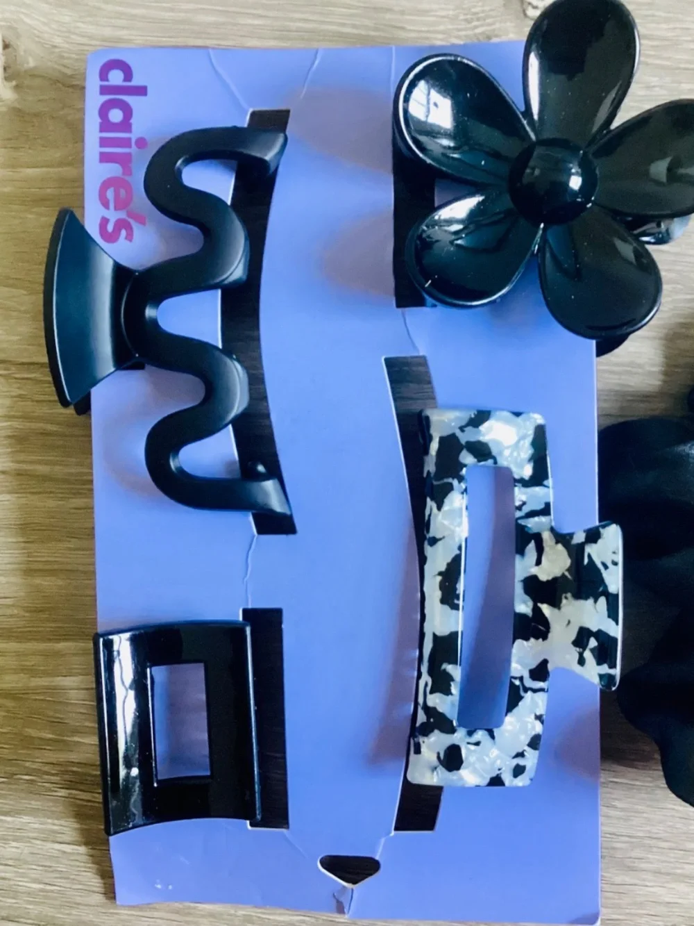 Lot Of 5 Claire’s Hair Accessories claw clip set Scrunchy Black Floral NWT